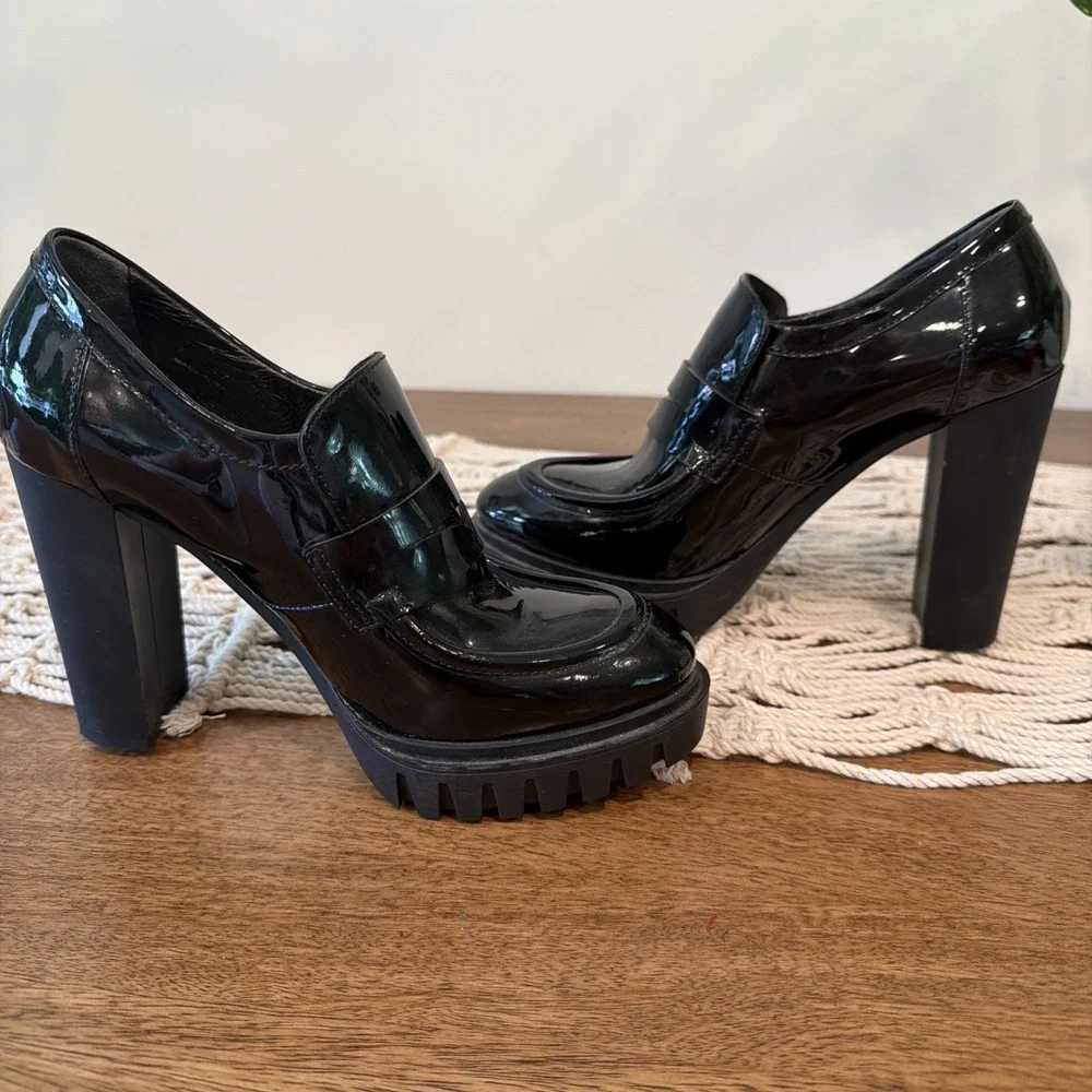 Charles David Black Patent Leather Block High Heel Penny Loafer US 7 EU 37 Italy
